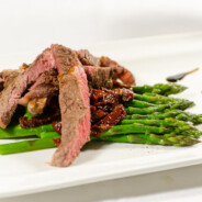 Tagliata con asparagi e pomodori secchi ( cronaca di una brutta giornata primaverile ….)